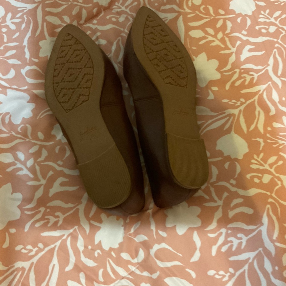 Zodiac Women's Tan Pointed Flats - Picture 2 of 2